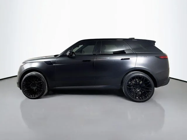 Certified Used 2023 Black Land Rover SE Dynamic image 8