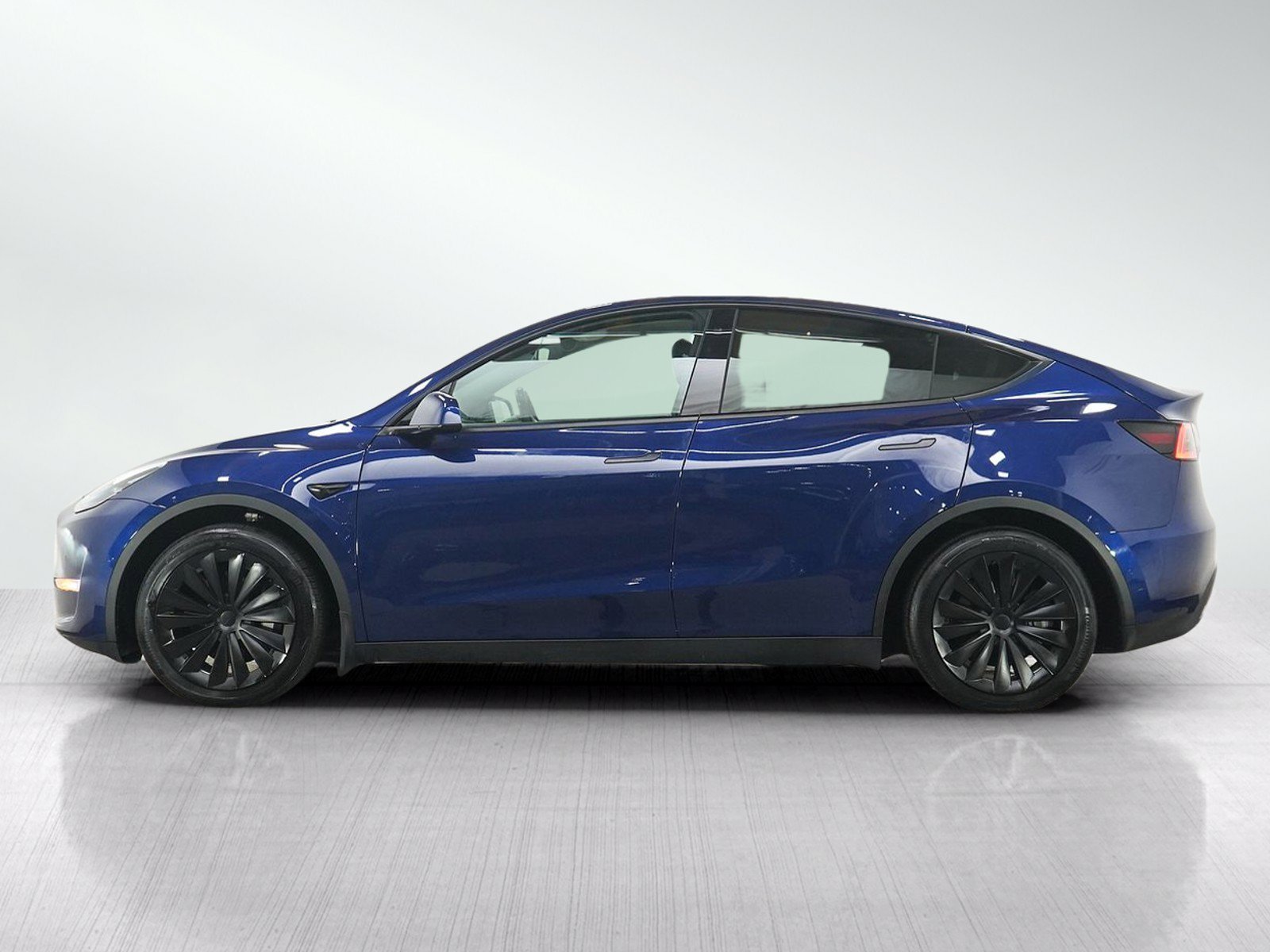 Used 2021 Tesla Model Y Long Range with VIN 5YJYGDEE4MF067105 for sale in South Saint Paul, MN