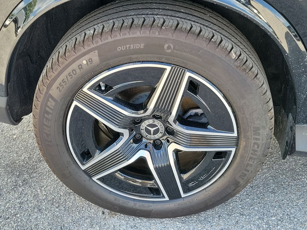 New 2026 Black Mercedes-Benz GLC 300 image 8