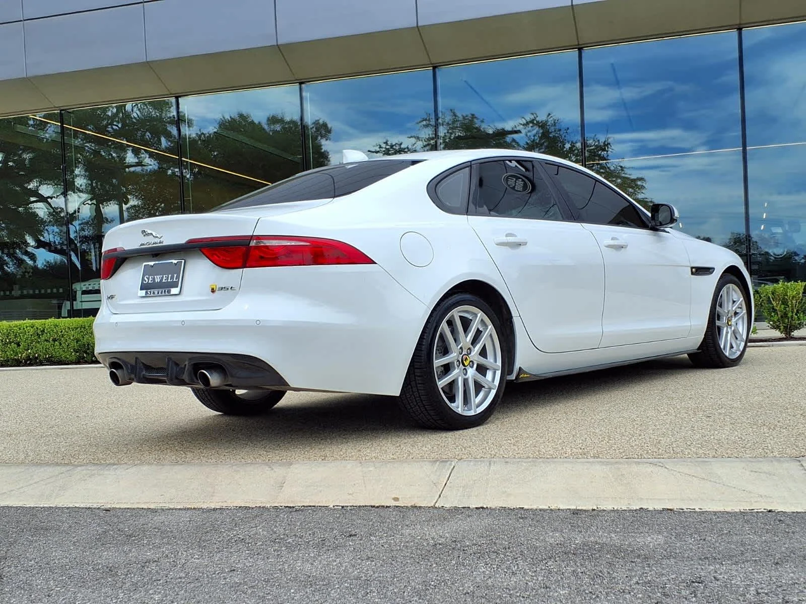 Used 2016 Polaris White Jaguar 35t Prestige image 5