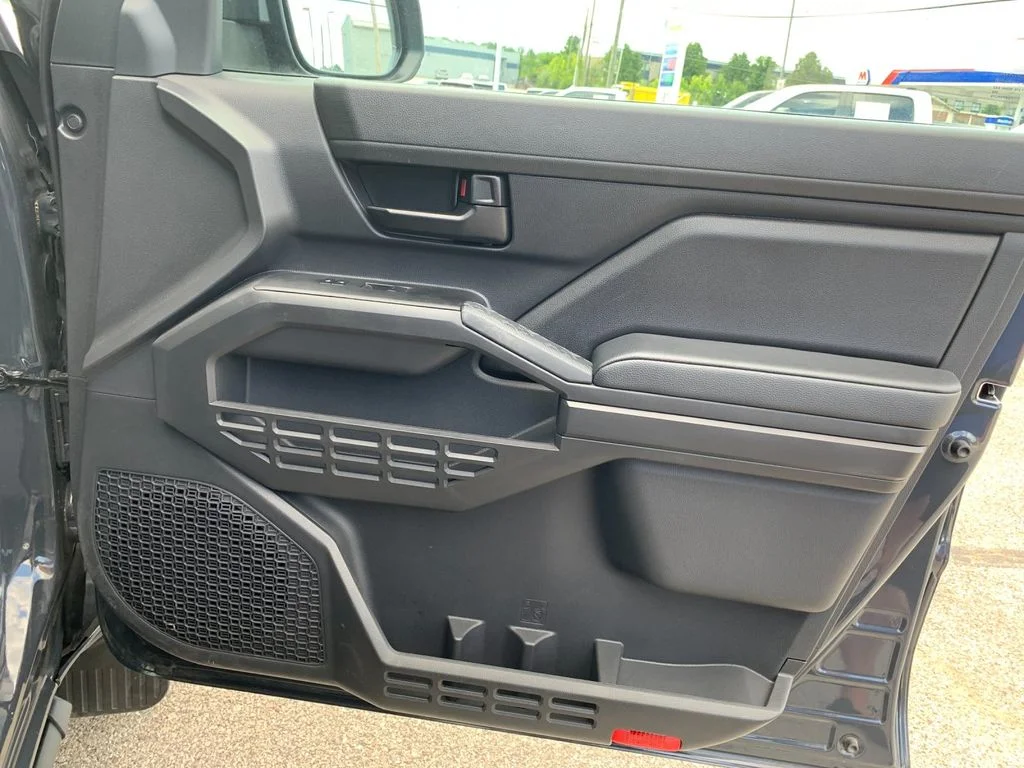 Used 2024  Toyota SR image 19