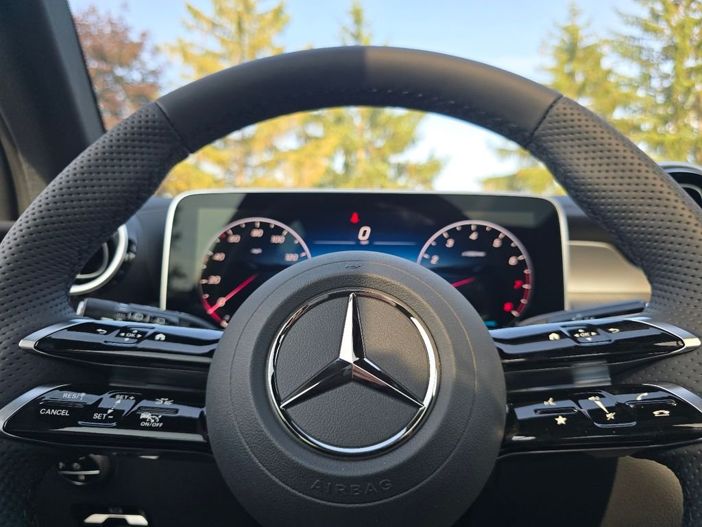 New 2026 Polar White Mercedes-Benz GLC 300 image 28