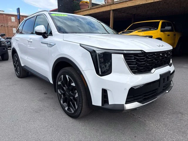 Used 2025  Kia X-Line EX image 3