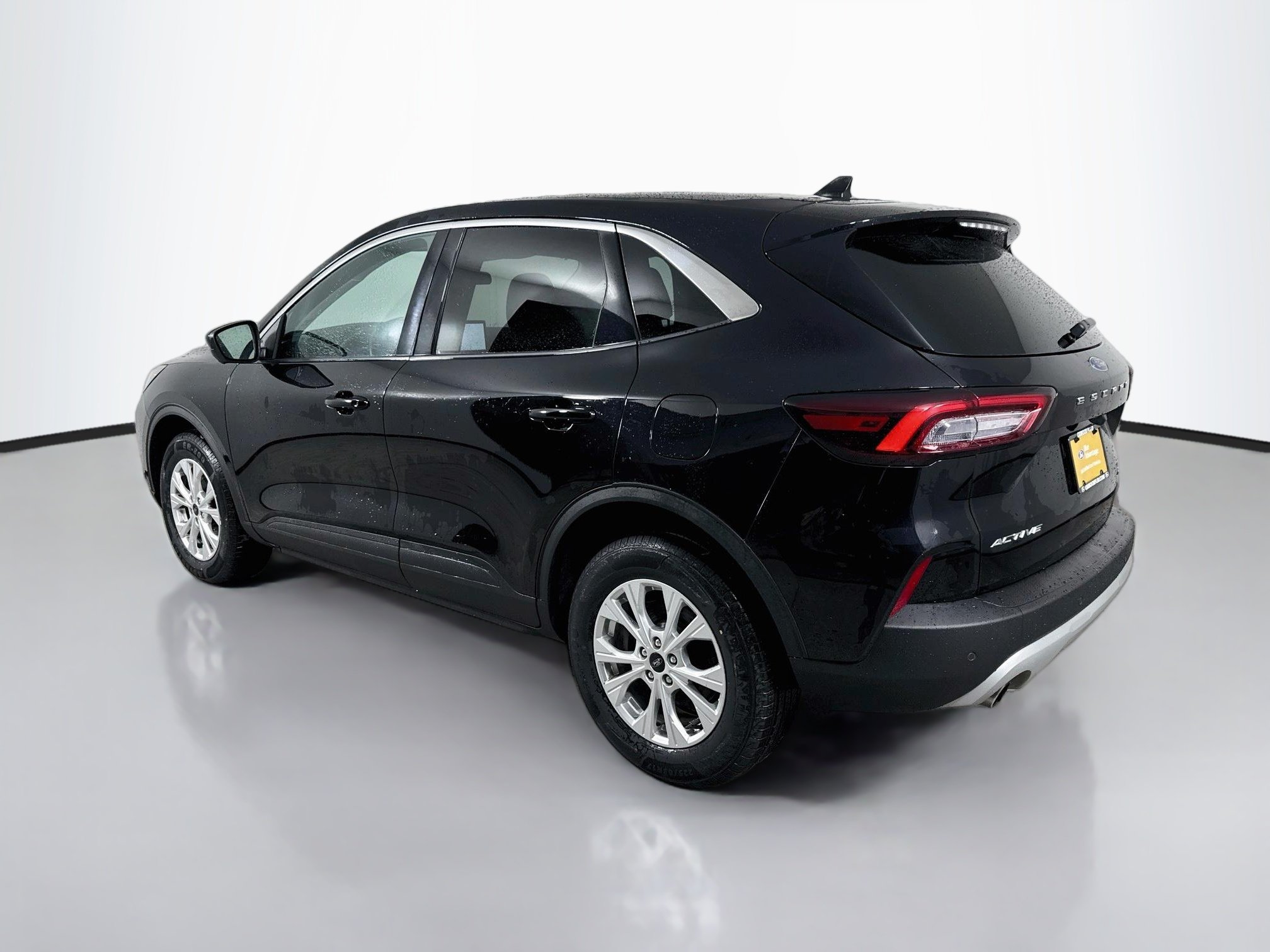 Used 2023 Agate Black Metallic Ford Active image 5