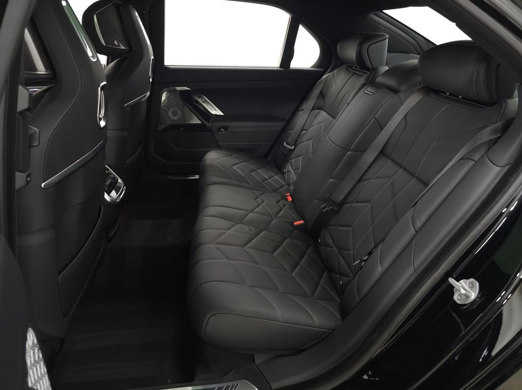 Used 2026 Black Sapphire Metallic BMW xDrive60 image 46