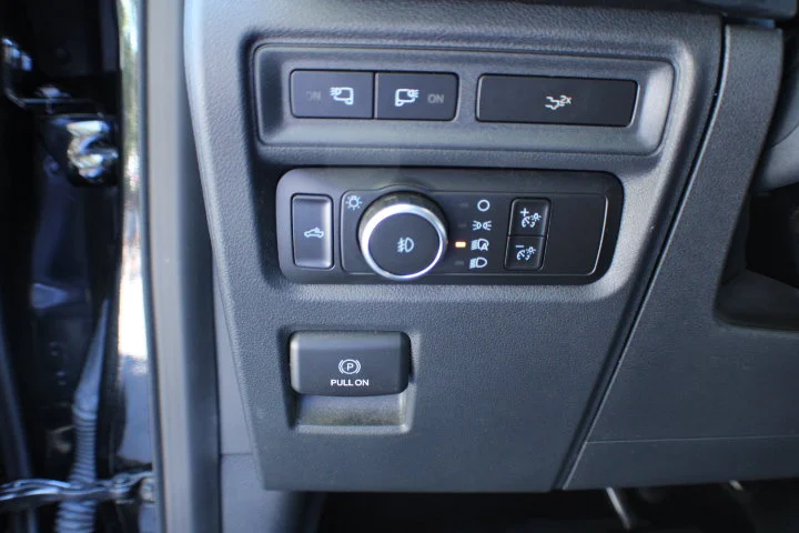Used 2022  Ford LARIAT 4WD image 11