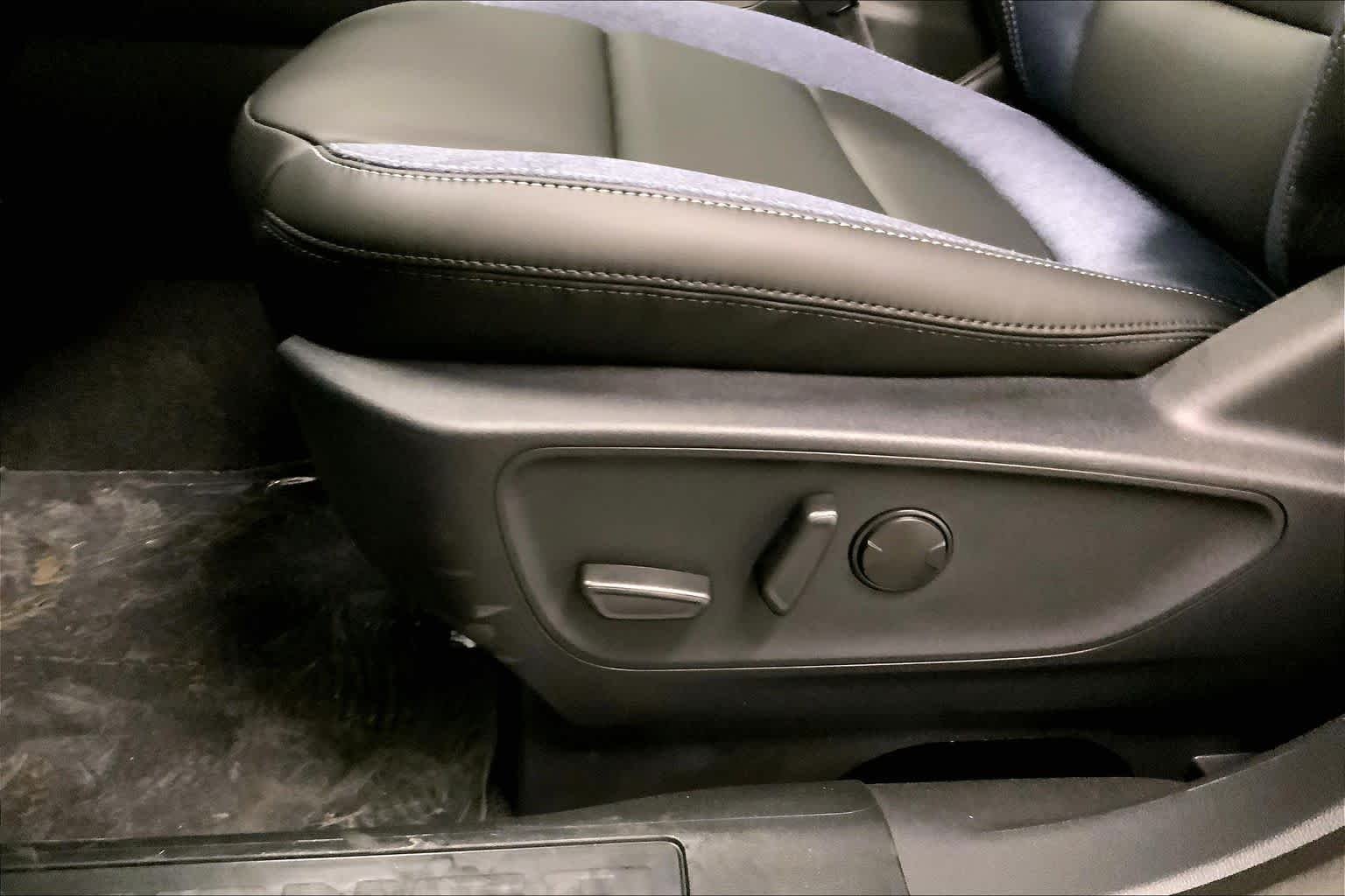 New 2026 Azure Gray Metallic Tri-Coat Ford Outer Banks® image 19