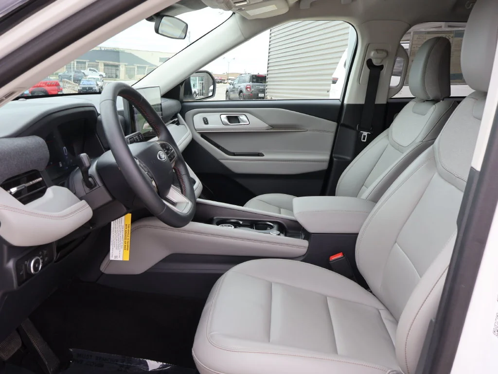 New 2026 Star White Metallic Tri-Coat Ford Active image 24