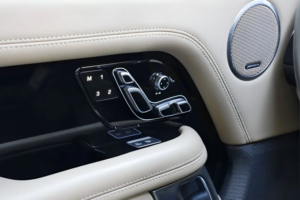 Used 2022 White Land Rover Westminster image 30