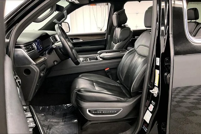 Used 2023 Diamond Black Crystal Pearlcoat Jeep Series II image 23
