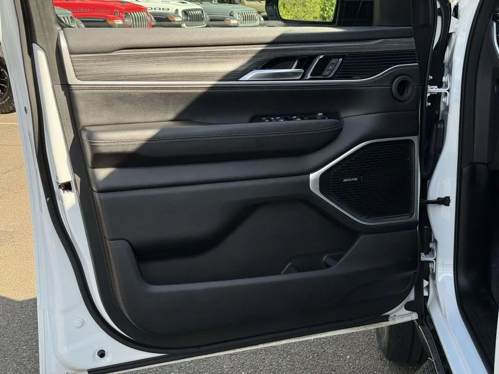 Used 2023 White Jeep Series III image 29