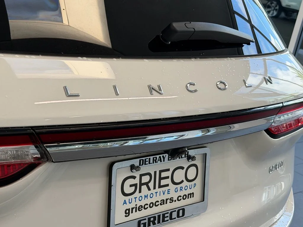Used 2022 White Lincoln Standard image 14