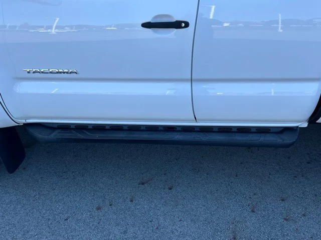 Used 2013 White Toyota Base image 13