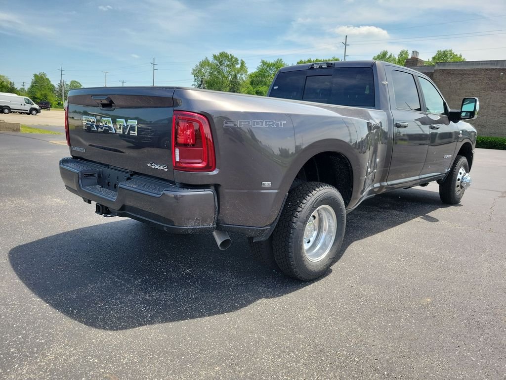 New 2026 Granite Crystal Metallic Clear-Coat Exterior Paint RAM Laramie image 7
