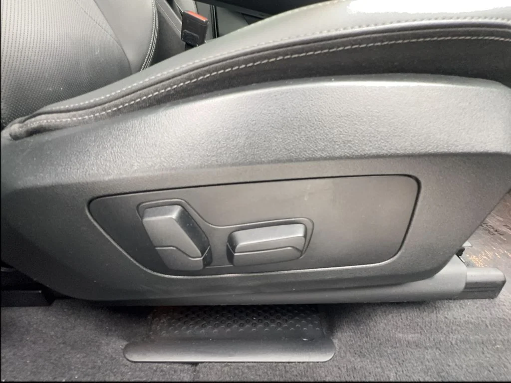 Used 2024 Silver BMW xDrive28i image 32
