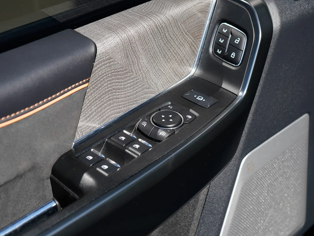 Used 2024 Agate Black Metallic Ford Platinum image 26