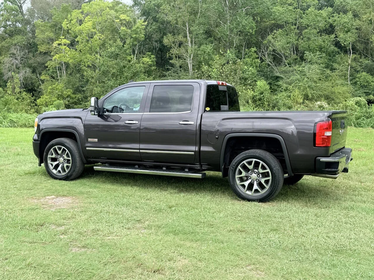 Used 2015 Gray GMC SLT 4x4 4dr Crew Cab 5.8 ft. SB image 3