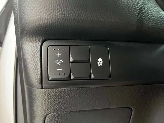 Used 2018 Silver Kia Base image 20