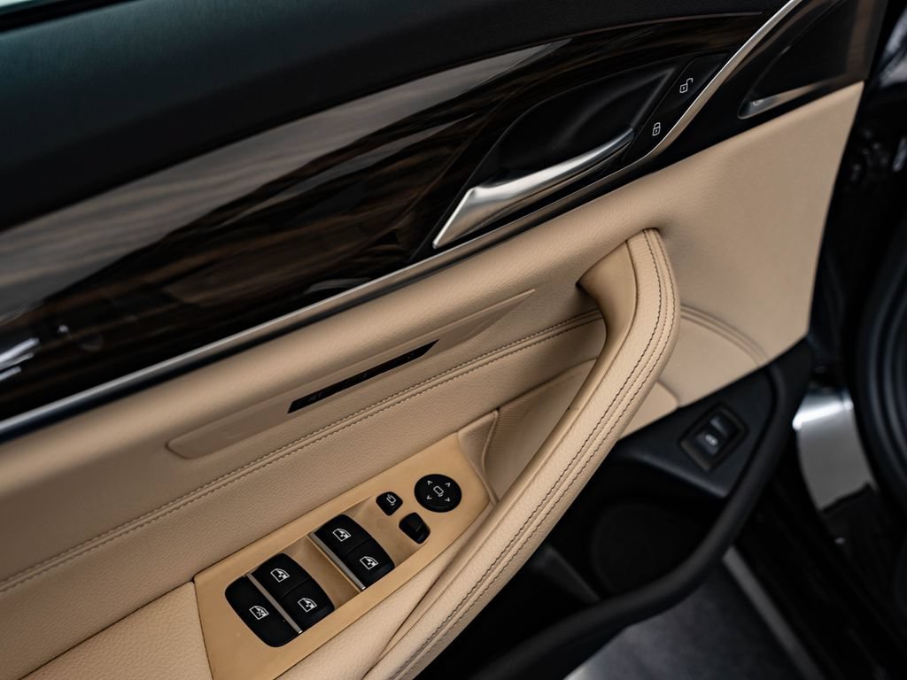 Used 2019 Jet Black BMW 540i image 25