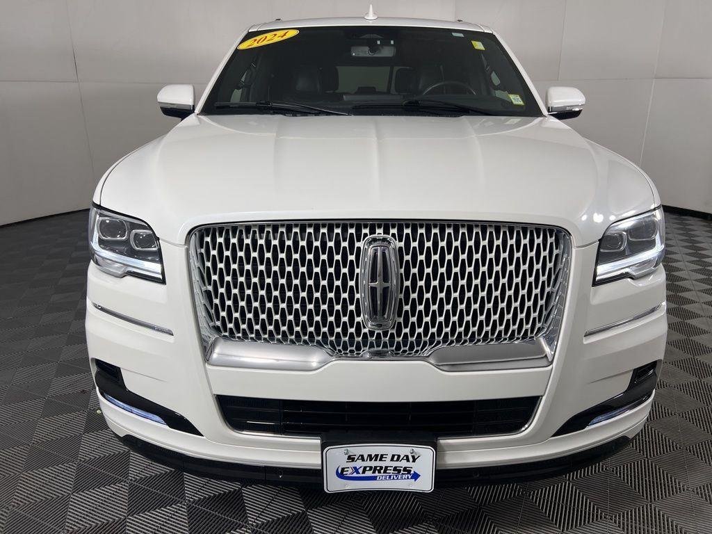 Used 2024 White Metallic Lincoln Reserve image 19