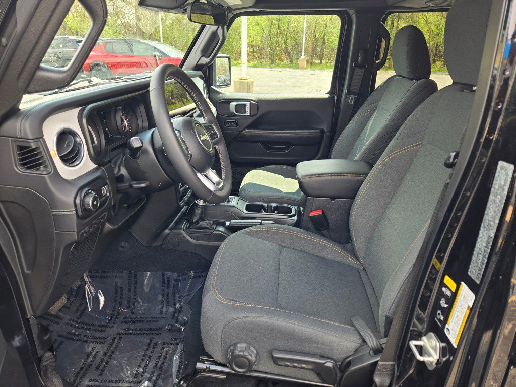 2025 Jeep Wrangler 4-Door Sahara - Photo 19