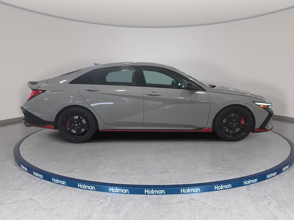 Used 2025 Cyber Gray Hyundai Base image 5