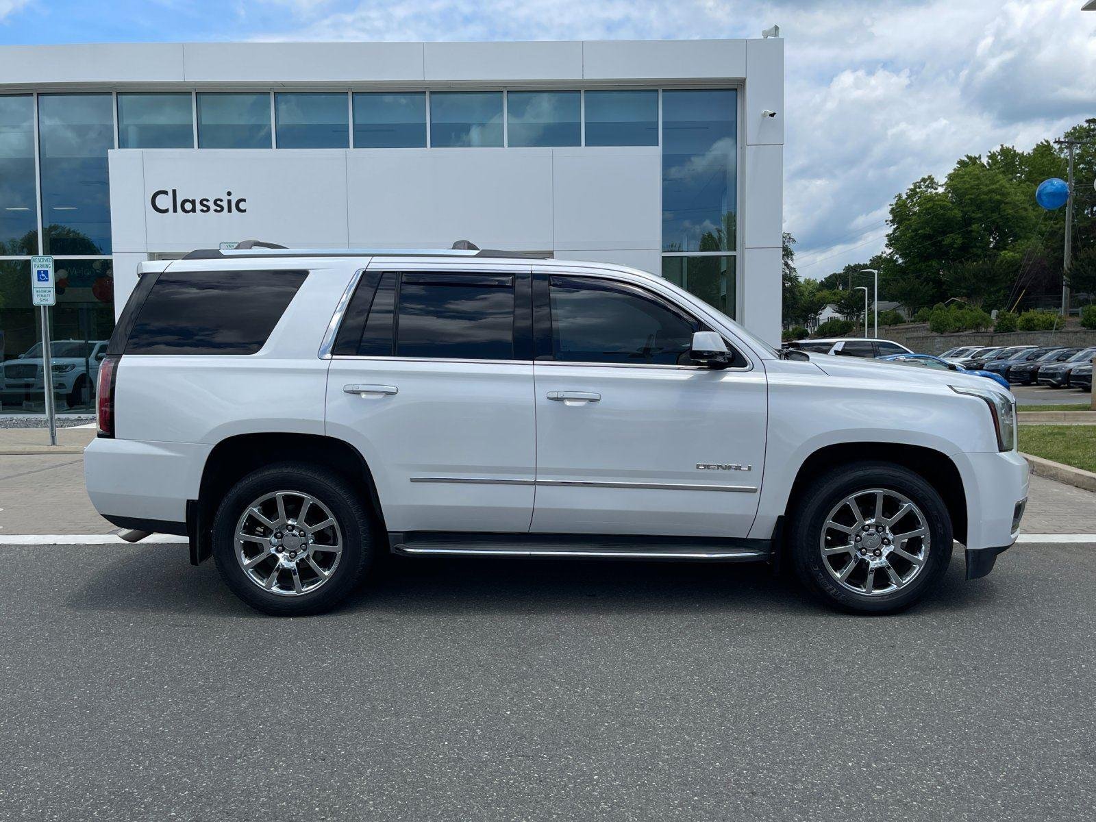 Used 2017 White Frost Tricoat GMC Denali image 6