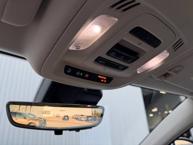 Used 2023 WHITE FROST TRICOAT Buick Avenir image 32