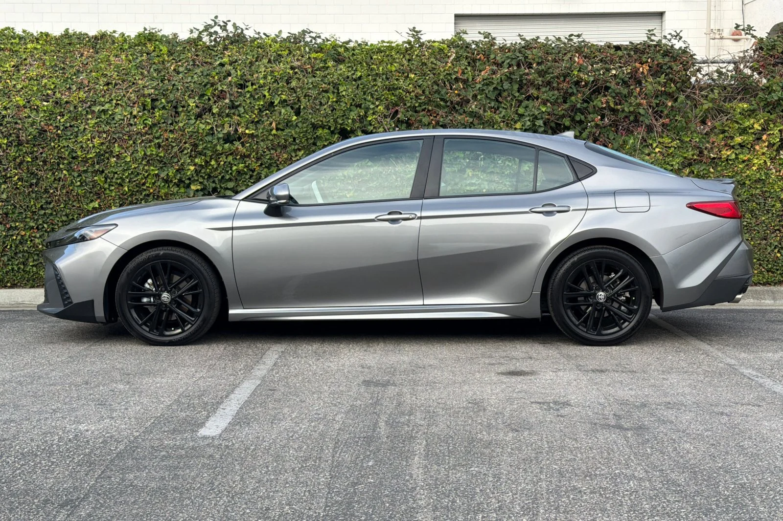 Used 2025  Toyota SE image 7