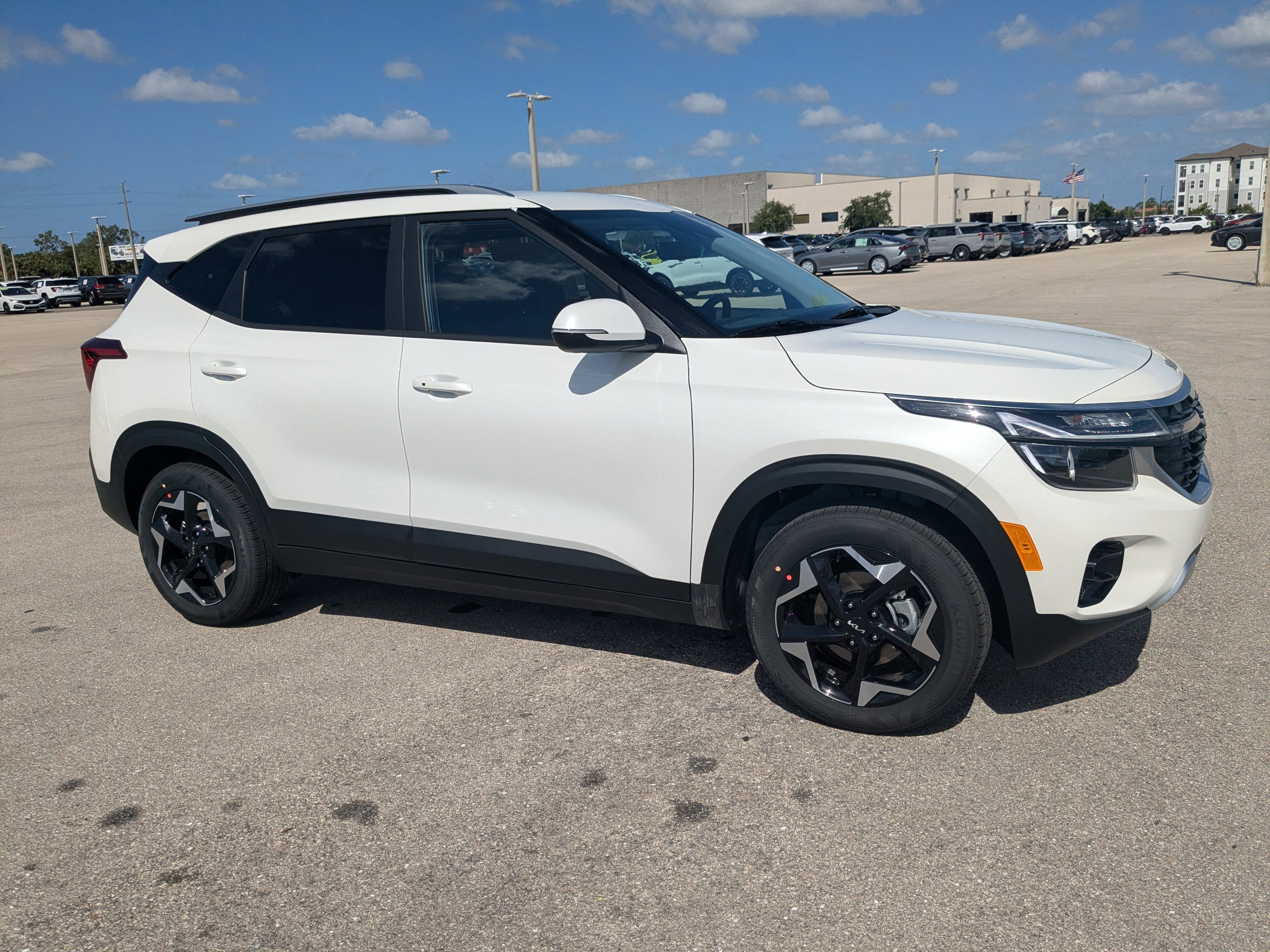 New 2026 Snow White Pearl Kia S image 2