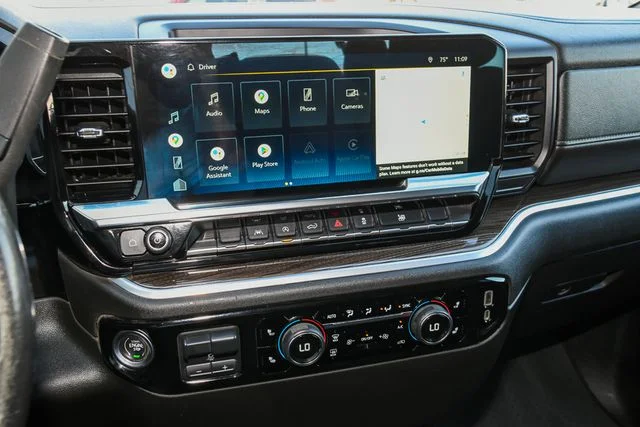 Used 2022 White Chevrolet LT image 28