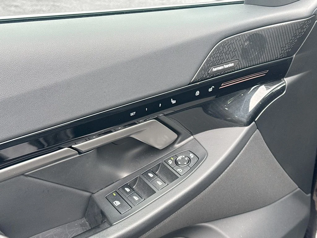 Used 2025 Gray BMW 530i xDrive image 19