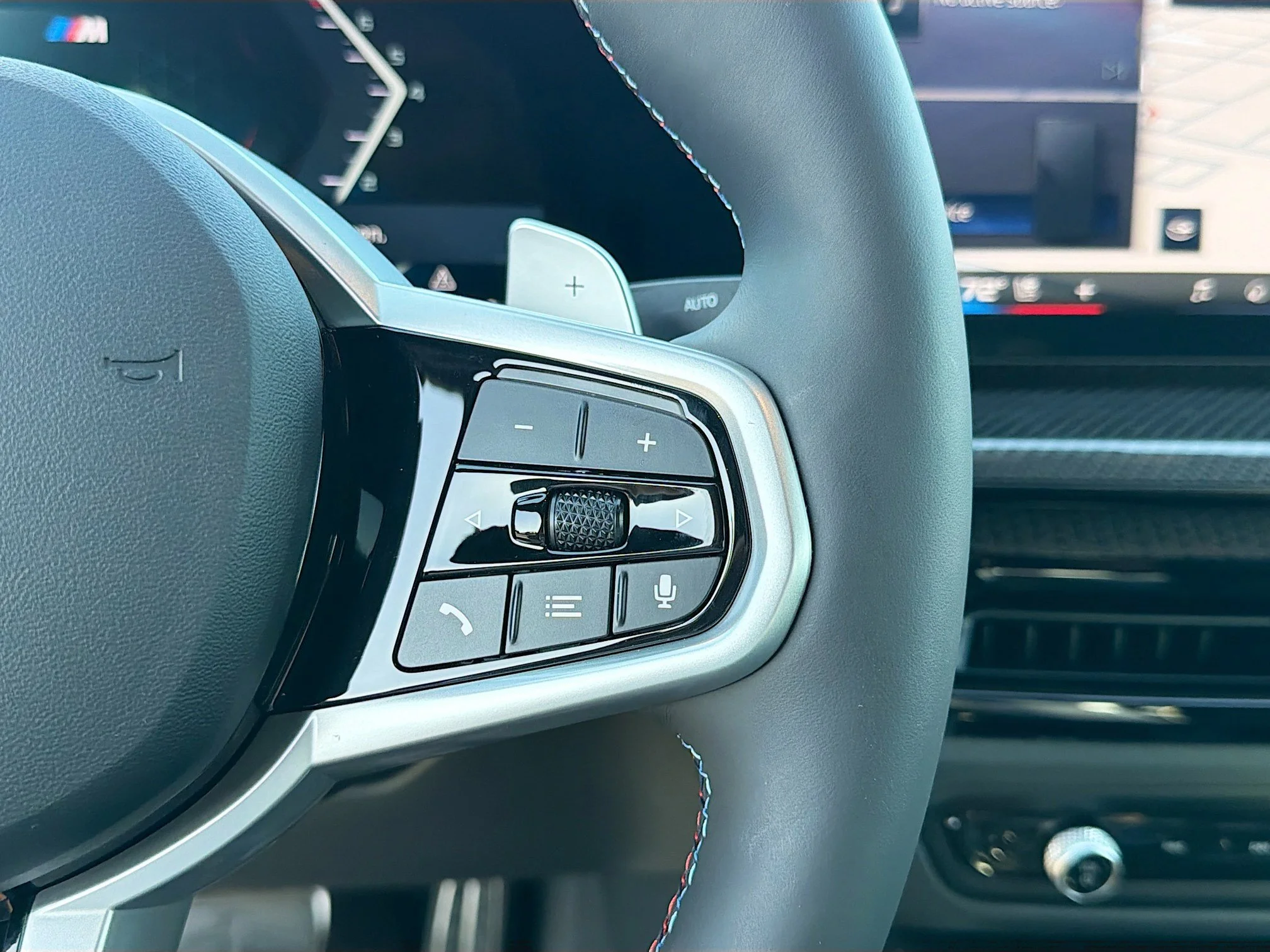 New 2026 Black Sapphire Metallic BMW M440i image 37