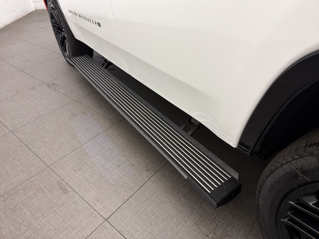 New 2026 Bright White Clear-Coat Exterior Paint Jeep Limited Reserve image 12