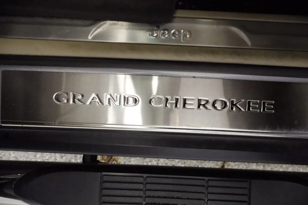 Certified Used 2020 Silver Jeep Limited image 27