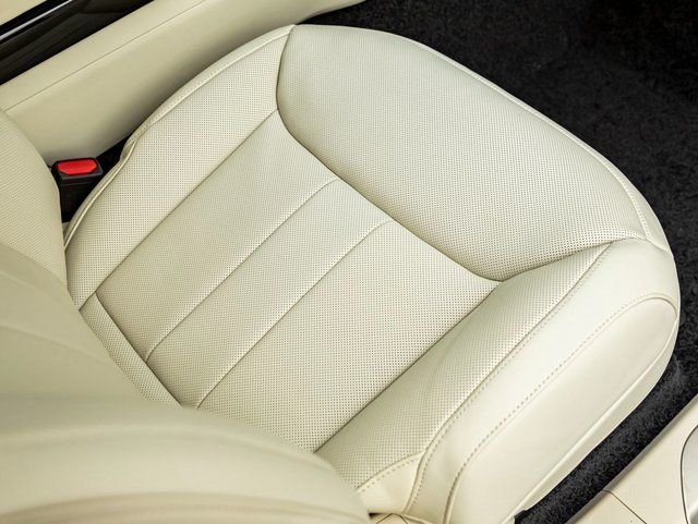 New 2026 Fuji White Land Rover SE image 28