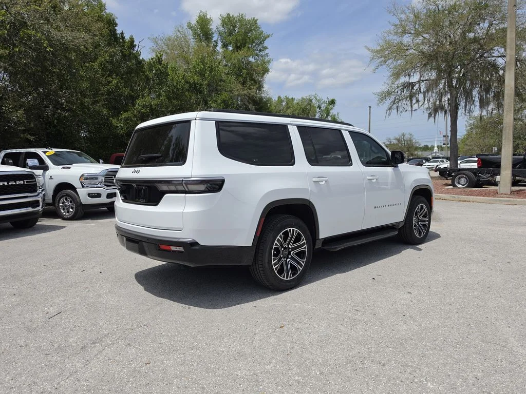 New 2026 Bright White Clear-Coat Exterior Paint Jeep  image 4