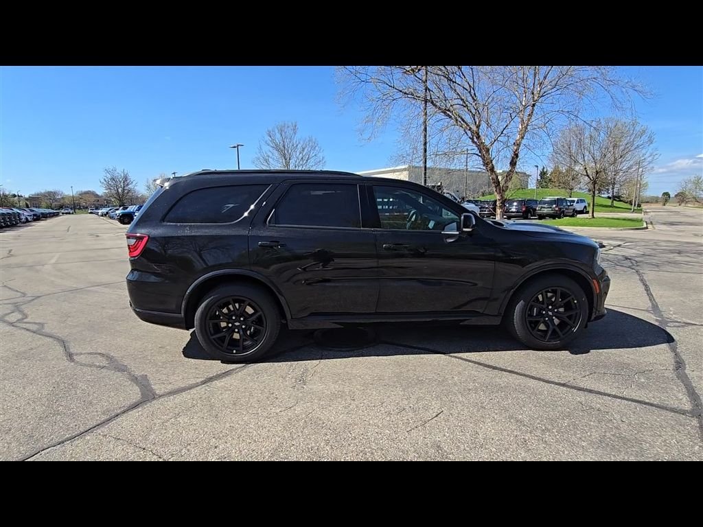 New 2026 Diamond Black Clear-Coat Exterior Paint Dodge GT Plus HEMI V8 image 8