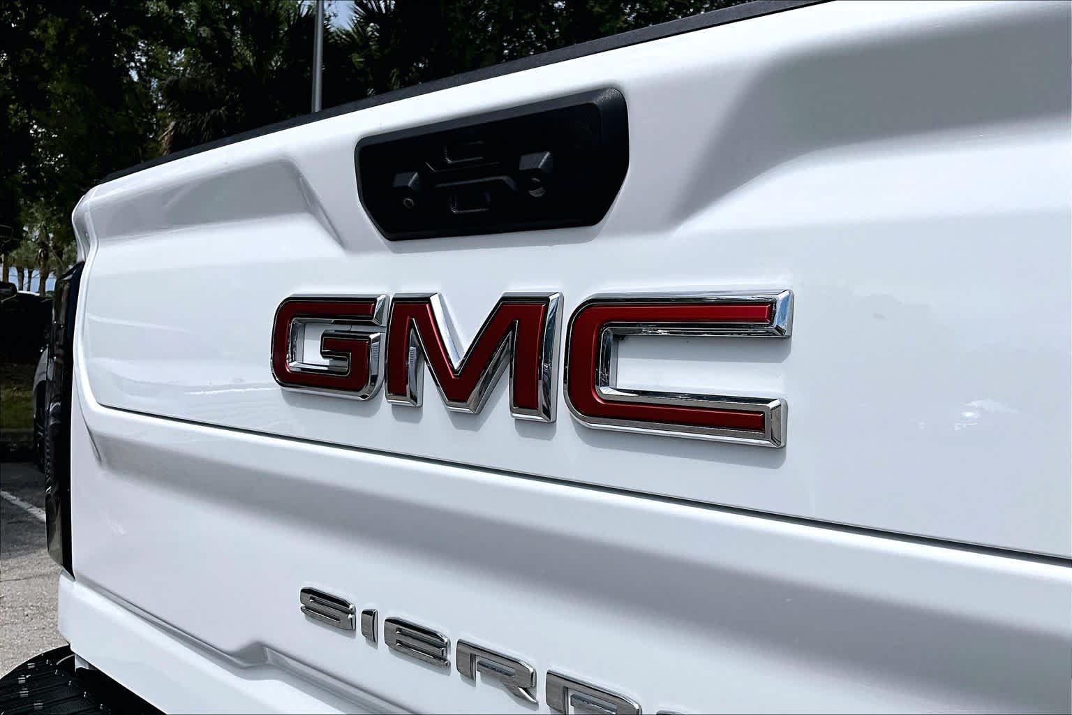 Used 2024 Summit White GMC AT4 image 31