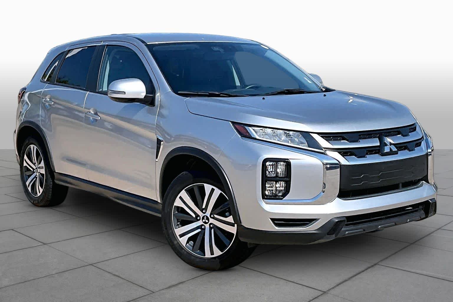 Used 2025 Alloy Silver Metallic Mitsubishi SE image 3