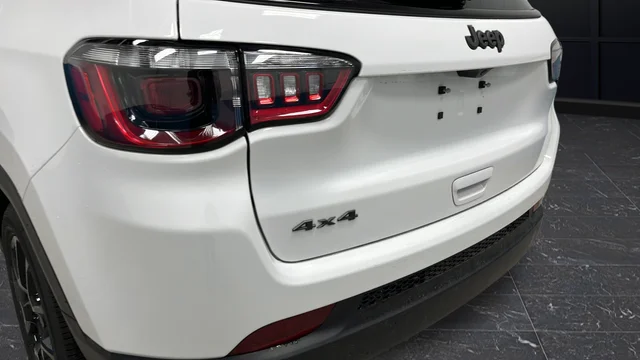 New 2026 Bright White Clearcoat Jeep Latitude image 33