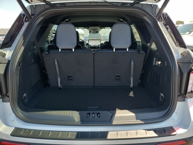 New 2026 Space White Metallic Ford ST-Line image 21