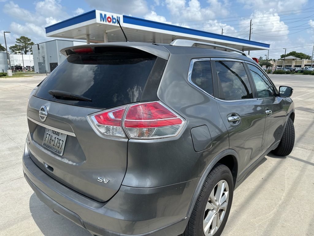 Used 2015 Gray Nissan SV image 2