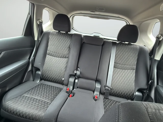 Used 2020 Gray Nissan S image 39