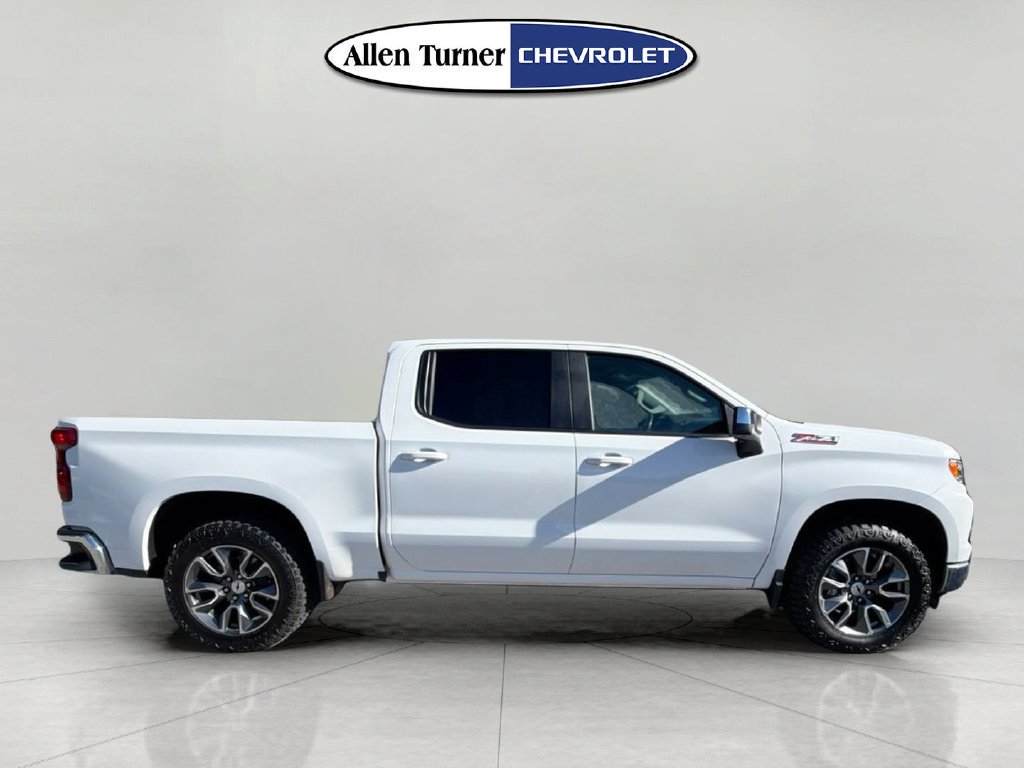 Used 2024 Summit White Chevrolet LT image 3