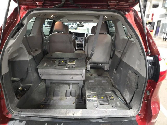 Used 2017 Red Toyota XLE image 11