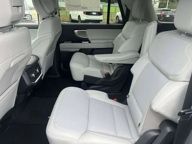 New 2026 White Ford Platinum image 5