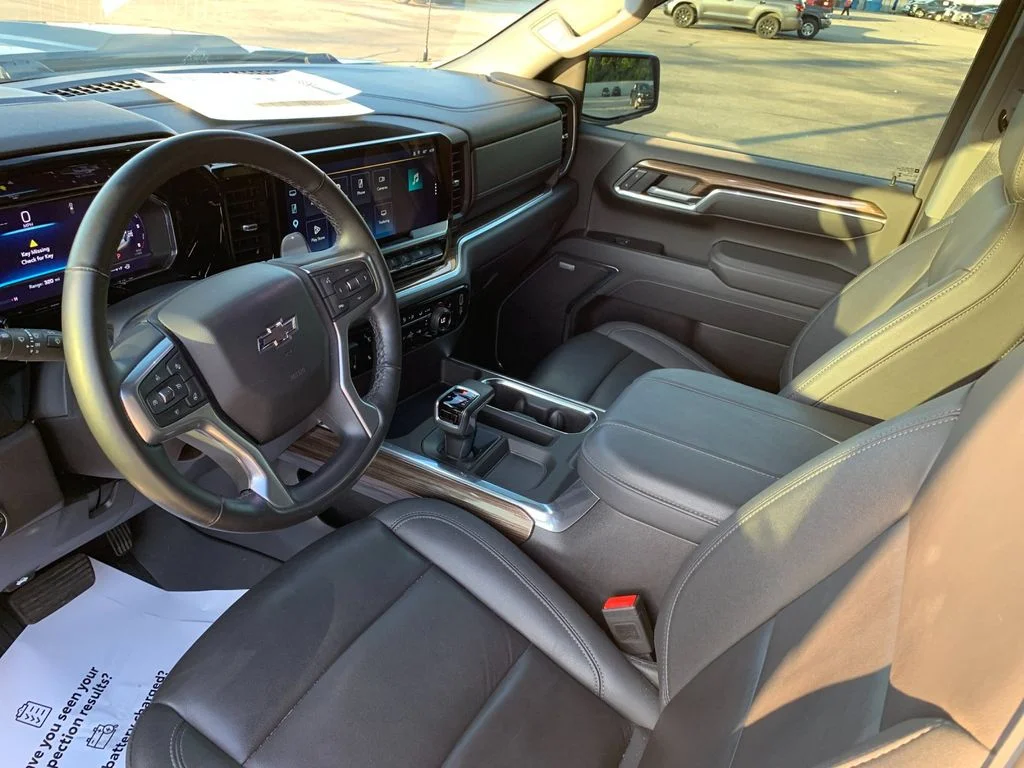 Used 2025 White Chevrolet LT Trail Boss image 11