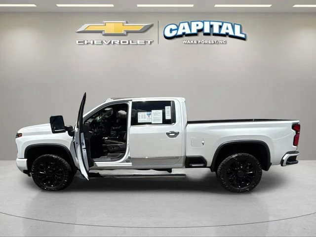 Used 2025 Iridescent Pearl Tricoat Chevrolet High Country image 9