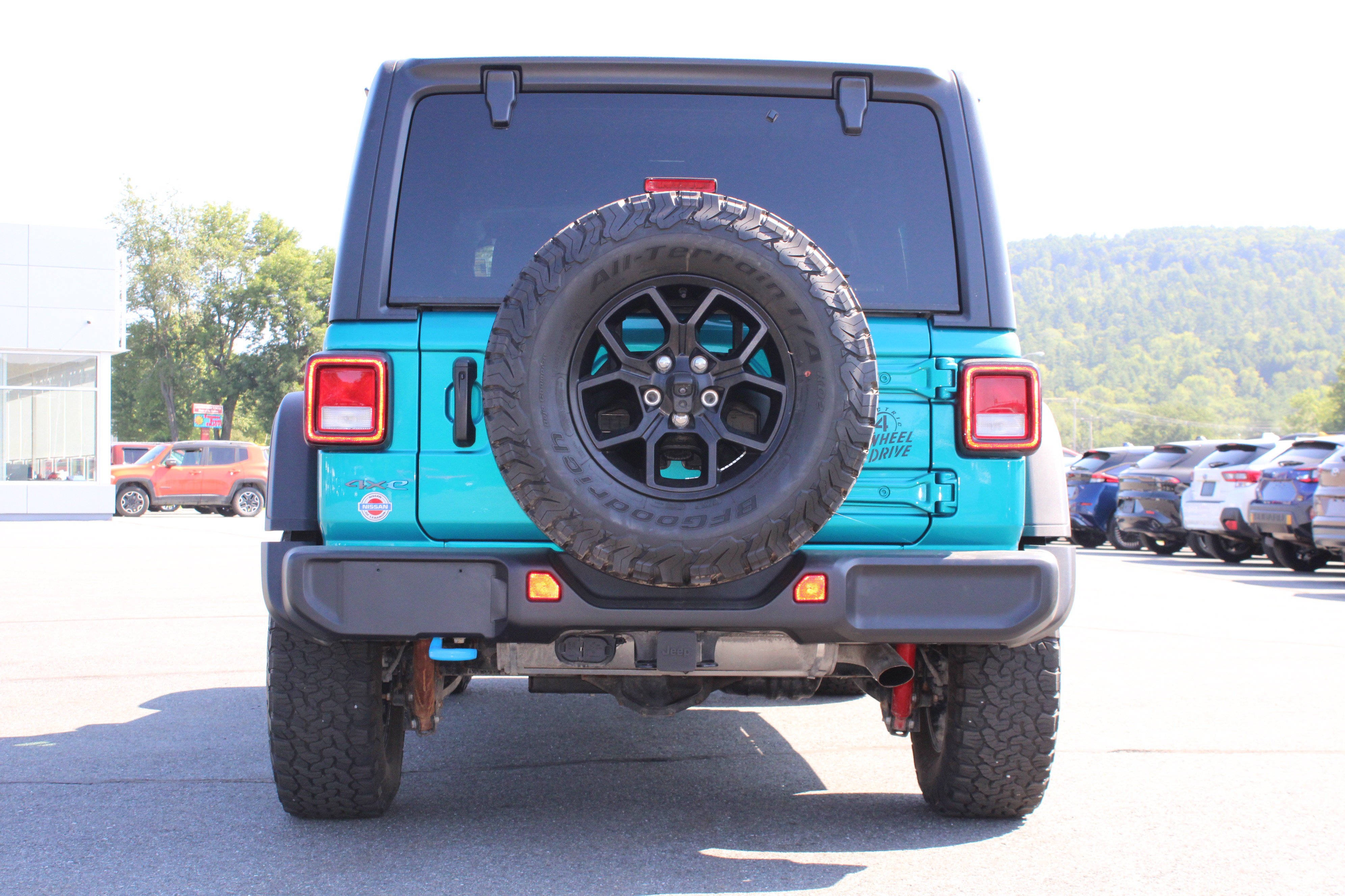Used 2024 Bikini Pearl Coat Jeep Willys image 4